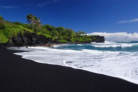 Black sand beach on Oahu: Where can you find one? :: oahu hawaii