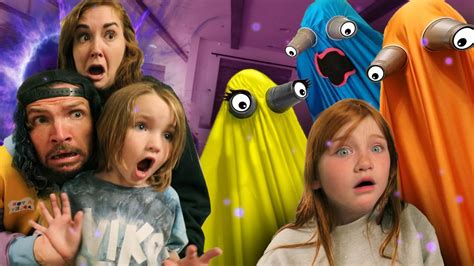 RAiNBOW GHOSTS 3 – new BABY ORANGE ghost!! Adley & Dad Save Mom then Escape the Purple Portal ...