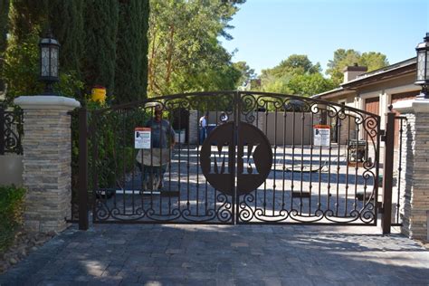 Different Types Of Driveway Entrance Gates: Which One Is Right For You? - DD Reptiles