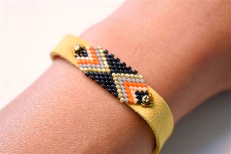 Seed Bead Bracelet, Chevron Bracelet, Peyote Bracelet, Loom Pattern Bracelet, Faux Suede ...