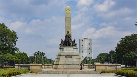 One fine day at Rizal Park, Manila (with the photobomber) : r/Philippines