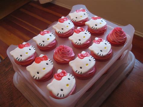 30 Cute Hello Kitty Cake Ideas and Designs - EchoMon