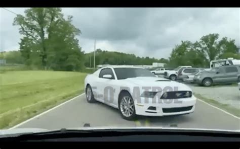 VIDEO: Ford Mustang Leads Tesla Police Car On High Speed Chase! – TorqueTube