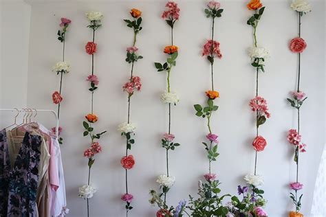 Diy Fake Flower Wall Decor / DIY Flower Wall: How To + Tips! | Flower room decor, Diy ...