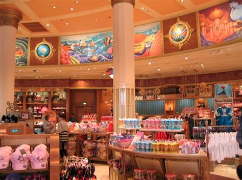 Review World of Disney Store Disneyland Paris - Designing Disney