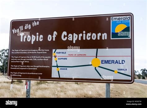 Tropic capricorn line sign hi-res stock photography and images - Alamy