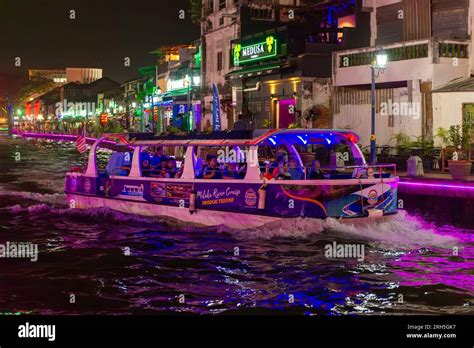 Malacca River Cruise boat sailing down the Malacca river at night Stock Photo - Alamy