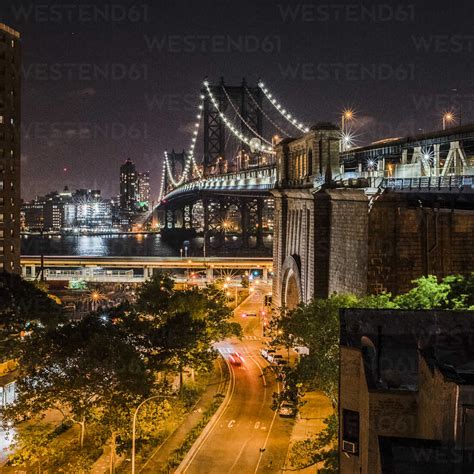 Manhattan Bridge at night, Manhattan, New York, USA stock photo