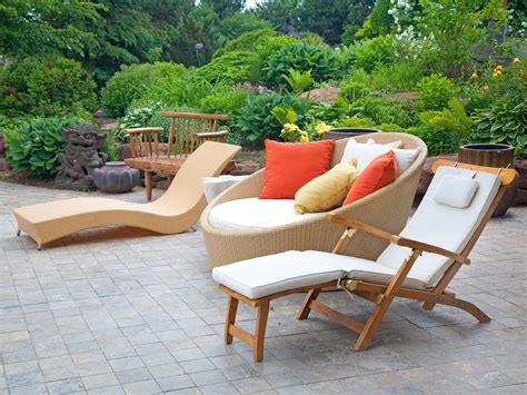 Modern Outdoor Furniture | HGTV