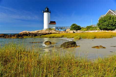 6 Picturesque North Shore Lighthouses to Visit - Northshore Magazine