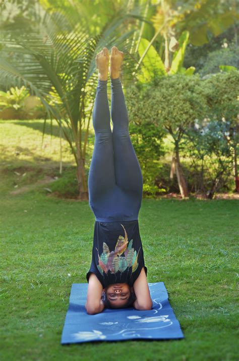 Headstand Yoga | Headstand yoga, Headstand, Outdoor decor