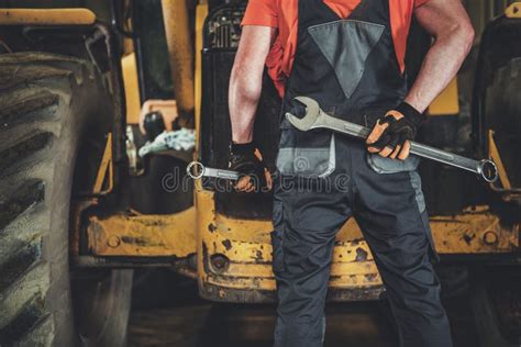 Heavy Equipment Mechanic Stock Images - Download 6,442 Royalty Free Photos