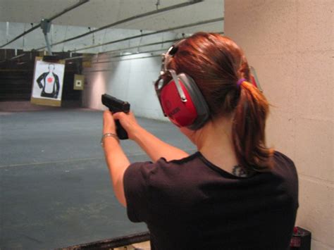 File:Shooting range Glock.jpg - Wikipedia