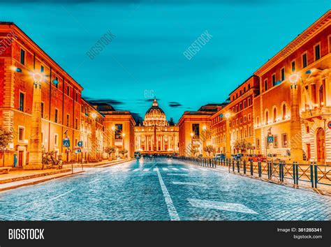 St. Peter's Square St Image & Photo (Free Trial) | Bigstock