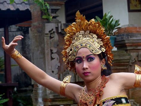 BALI DANCE :: Where To See It, Tips And Photos