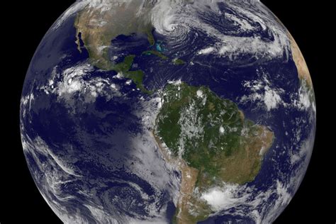 NASA satellite captures stunning image of Hurricane Sandy ahead of US landfall - The Verge