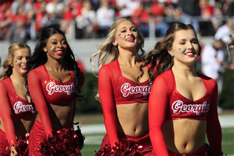 Football World Reacts To The Georgia Cheerleaders Photo - The Spun