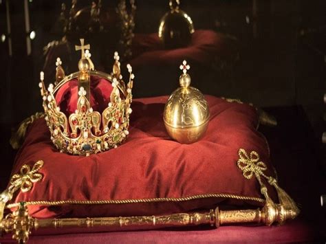 What is a monarchy? What are the types of monarchy? | Olabilirsiniz.com