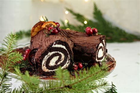 Festive Christmas Yule Log - MyLoveOfBaking