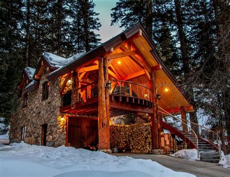 15 Cozy Cabins To Inspire Your US Winter Getaway