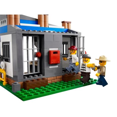 LEGO City Forest Police Station (4440) Images at Mighty Ape Australia