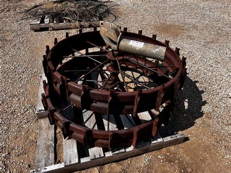 (2) Antique Wagon Wheels - Gavel Roads Online Auctions