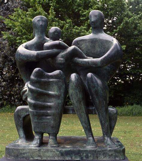 Famous Henry Moore Sculptures | List of Popular Henry Moore Sculptures