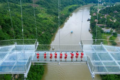 Glass-Bridge-in-Huangchuan-Three-Gorges-Scenic-Area-by-UAD-12 – aasarchitecture