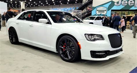 2023 Chrysler 300C Is A Rowdy 6.4-liter HEMI V8 Farewell To An American Classic