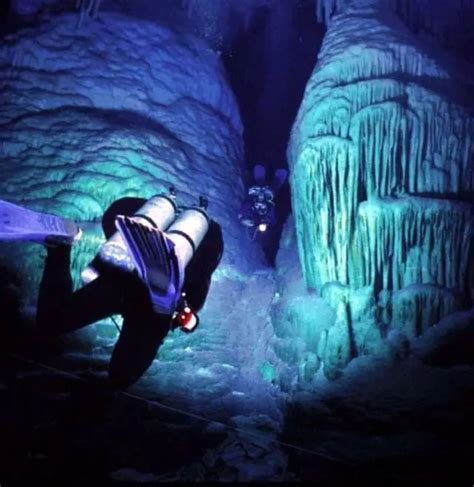 Crystal Cave in Bermuda | Wondermondo