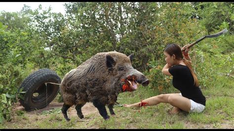 Giant Wild Boar Attack