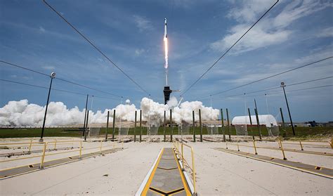 Here Are the Glorious HD Photos of the SpaceX Crew Dragon Launch - autoevolution