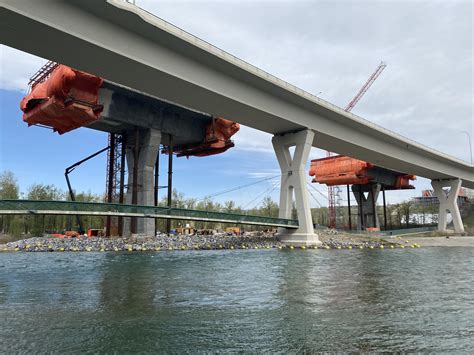 Segmental cantilever bridge construction in Calgary AB : r/Construction