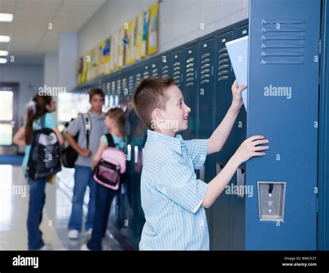 Lockers school girls hi-res stock photography and images - Alamy