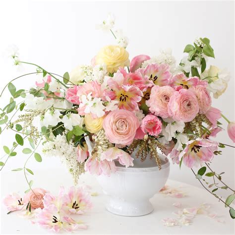 Dozens of Gorgeous Pink Flower Arrangements - Flower Magazine