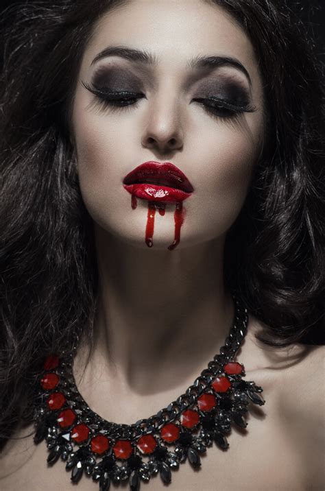 Best Vampire Makeup for Halloween