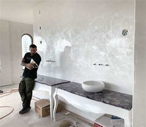 Clean white venetian plaster with silver wax! | Venetian plaster, Venetian plaster walls, Wall ...