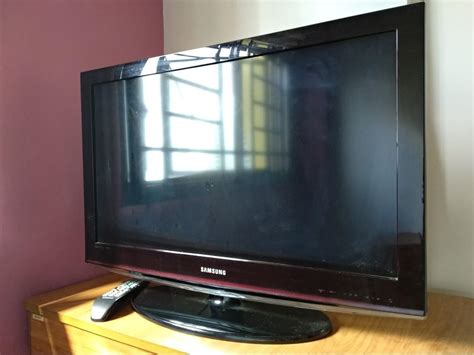 Samsung 32 Inch TV, Home Appliances, TVs & Entertainment Systems on Carousell