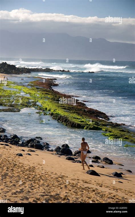 A beach scene on Maui, Hawaii Stock Photo - Alamy