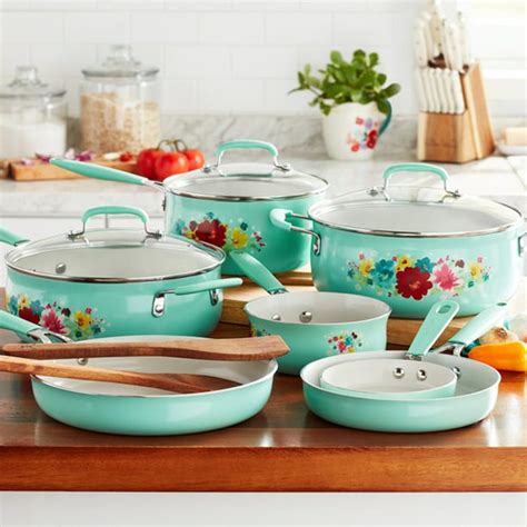 The 6 Best Items from the Pioneer Woman Cookware Collection