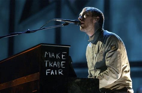 Chris Martin's piano spread his fair trade message during a | Celebrities at the MTV VMAs ...