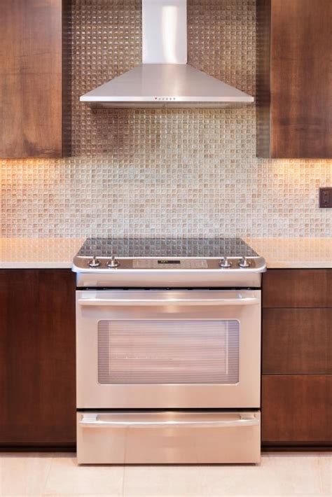 Glass Tile Backsplash Ideas [Slideshow]