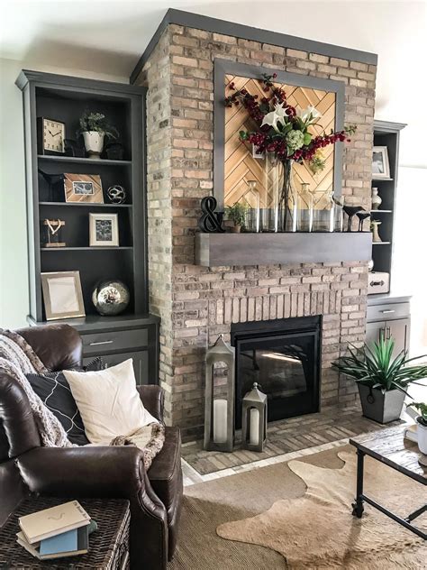 10+ Brick Fireplace Decorating Ideas – DECOOMO