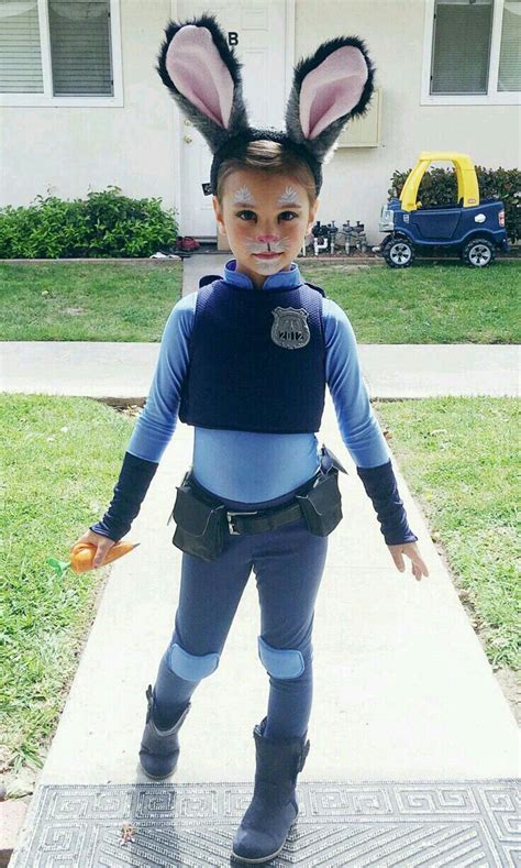 Zootopia's Most Fierce Bunny Judy Hopps... Costumes Family, Cute Costumes, Costume Ideas ...