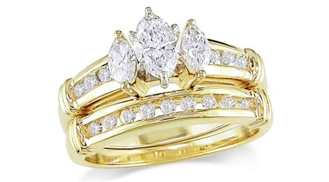 Why Gold Engagement Rings Still Rock | Black Diamond Ring