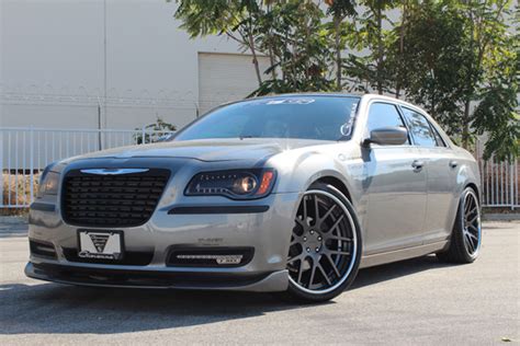 CHRYSLER 300C – GFG CREST – Giovanna Luxury Wheels