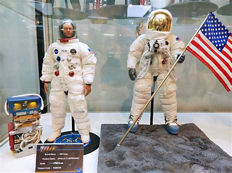 DID Corp. 1:6 Apollo 11 Astronaut figures - collectSPACE: Messages