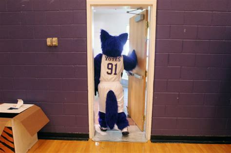 New Mascot at the College of Idaho | Photo Gallery | idahopress.com