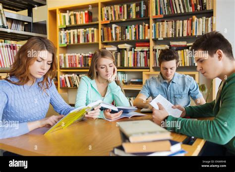 students reading books in library Stock Photo: 82206804 - Alamy