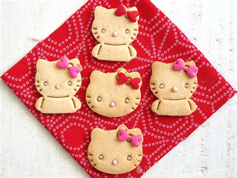 Hello Kitty Cookies - BAKE WITH PAWS